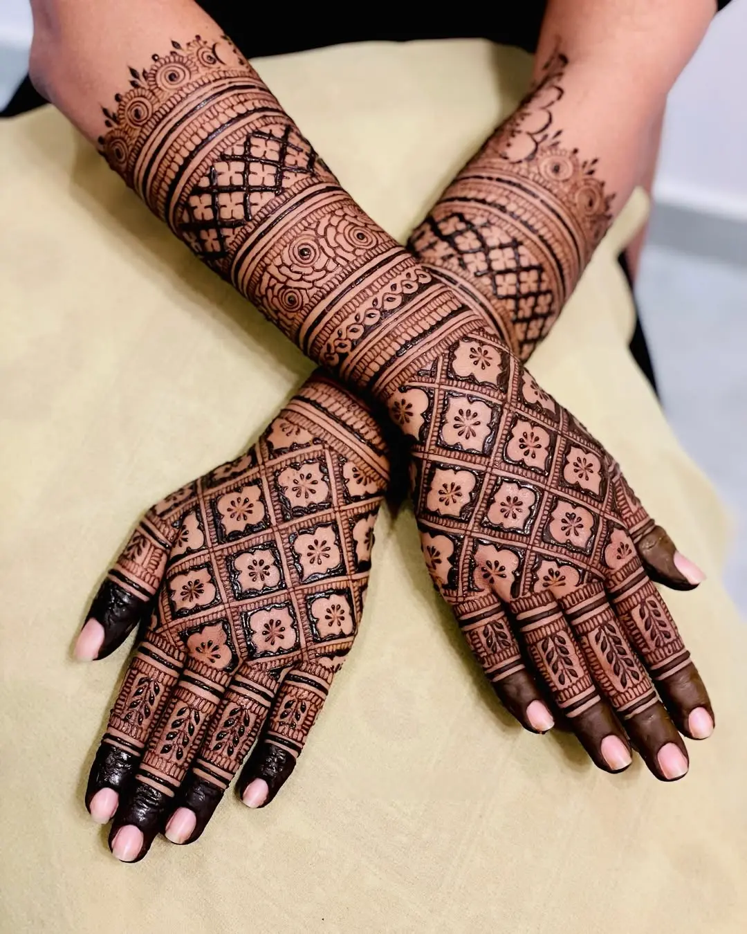 squares design as checks mehandi on back hand
