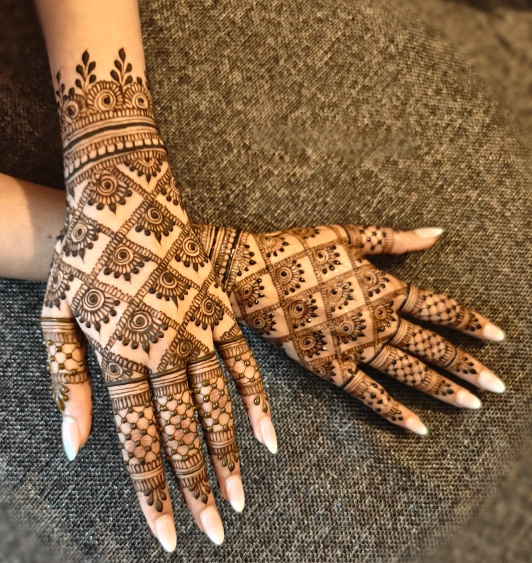 backhand square mehndi