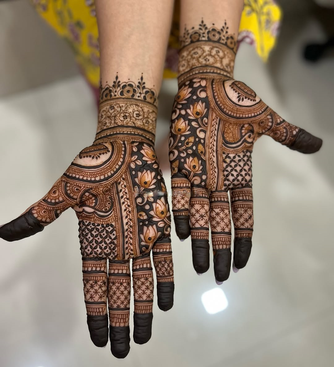 lotus mehndi with checks